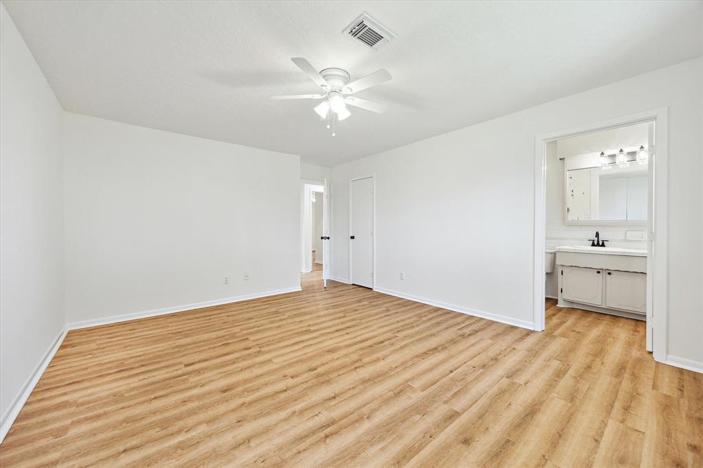 5023 Briarbrook Drive, Dickinson, Texas image 20