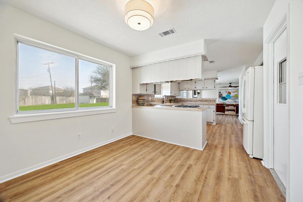 5023 Briarbrook Drive, Dickinson, Texas image 17