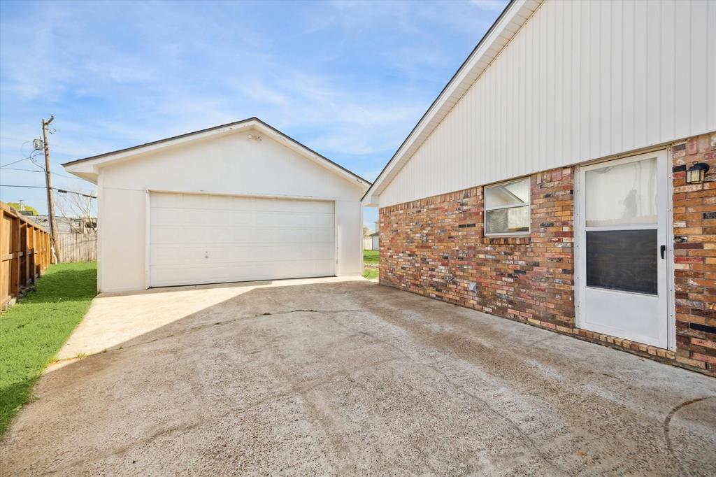 5023 Briarbrook Drive, Dickinson, Texas image 29
