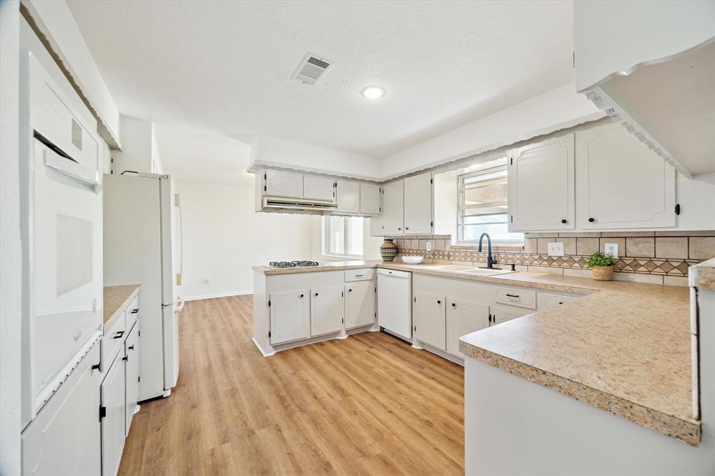 5023 Briarbrook Drive, Dickinson, Texas image 14