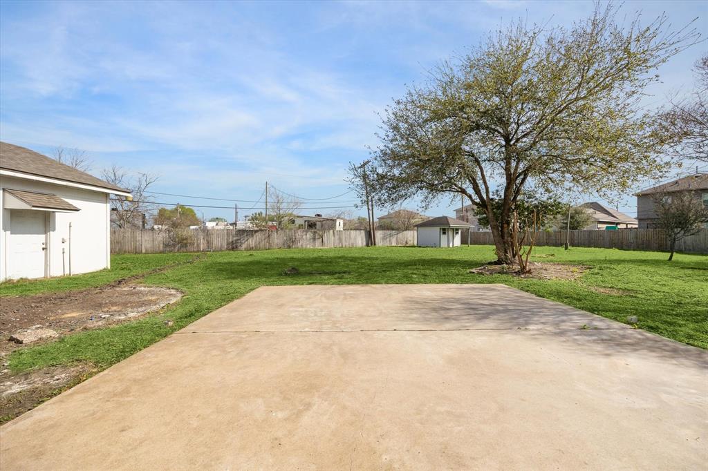 5023 Briarbrook Drive, Dickinson, Texas image 28