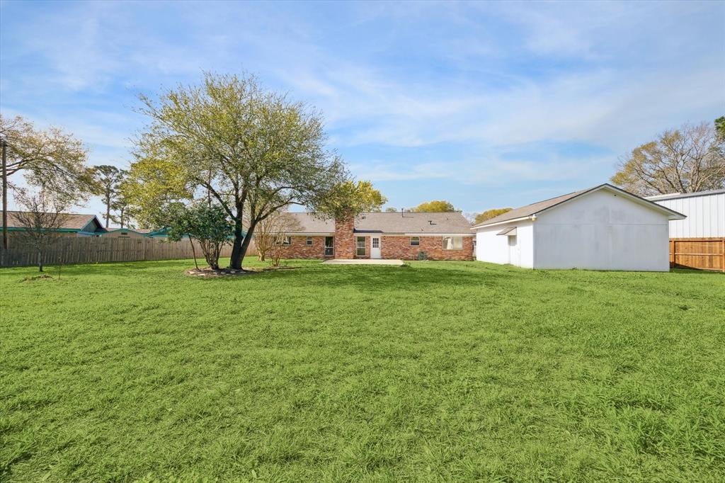 5023 Briarbrook Drive, Dickinson, Texas image 31
