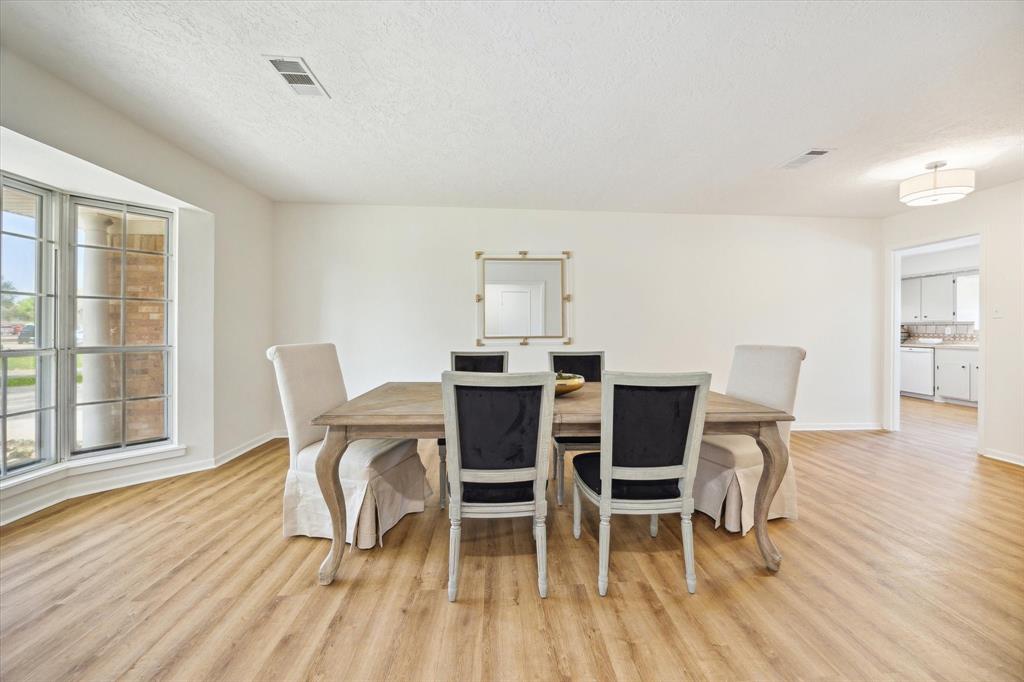 5023 Briarbrook Drive, Dickinson, Texas image 7