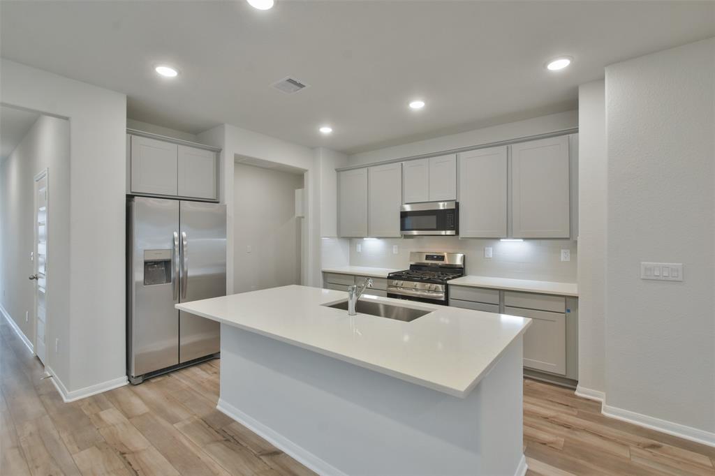 8489 Sweet Cherry Lane, Magnolia, Texas image 3