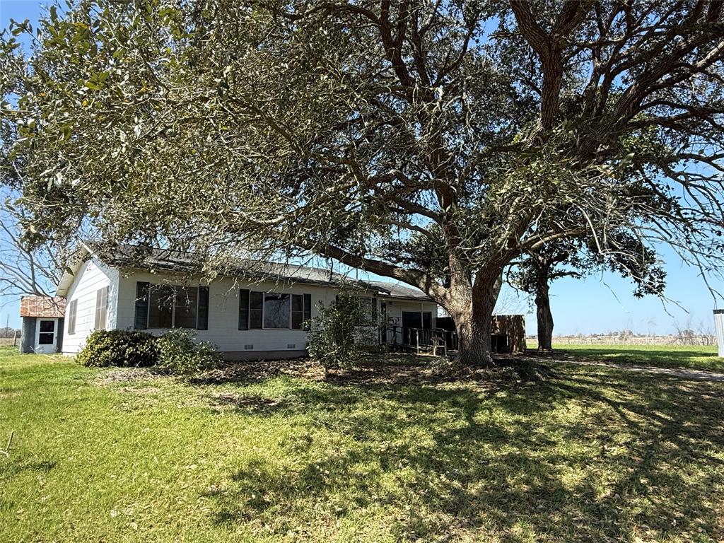 8406 W County Line Road, Schulenburg, Texas image 28