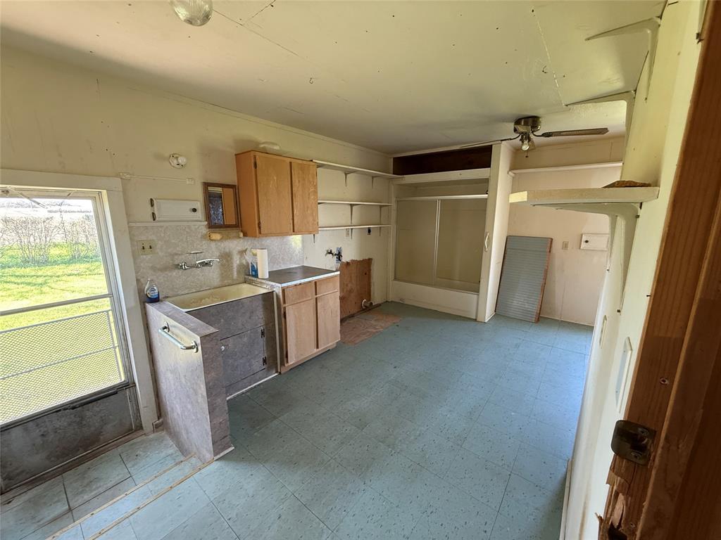 8406 W County Line Road, Schulenburg, Texas image 26