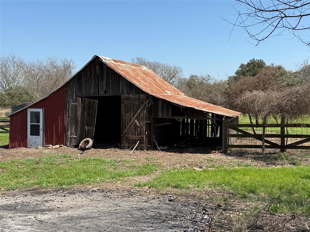 8406 W County Line Road, Schulenburg, Texas image 5