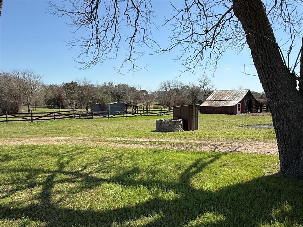 8406 W County Line Road, Schulenburg, Texas image 6