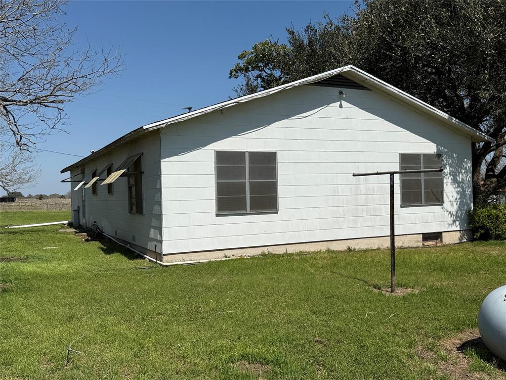 8406 W County Line Road, Schulenburg, Texas image 3