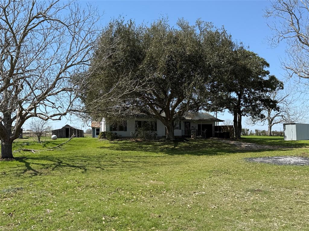 8406 W County Line Road, Schulenburg, Texas image 14
