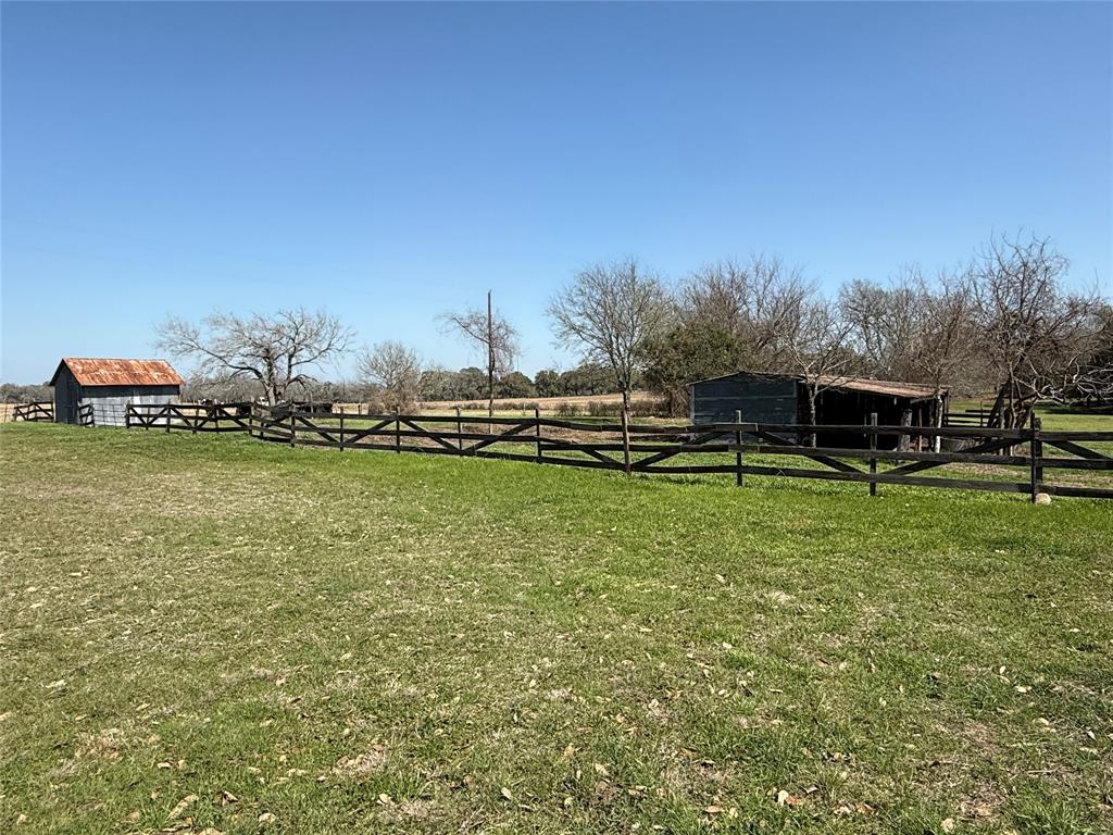 8406 W County Line Road, Schulenburg, Texas image 7