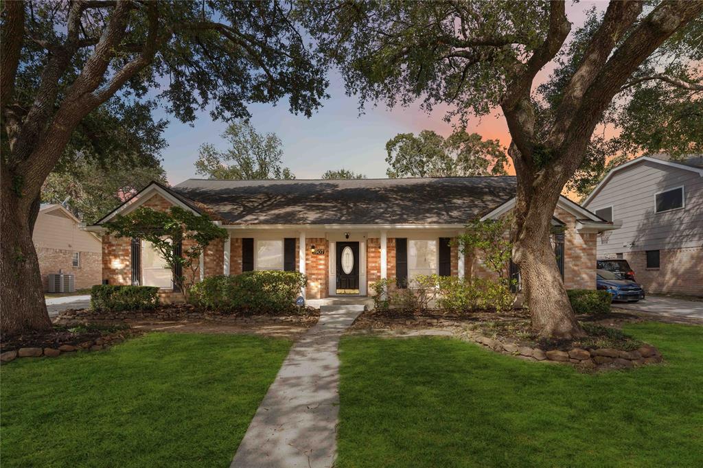 7907 12th Fairway Lane, Humble, Texas image 2