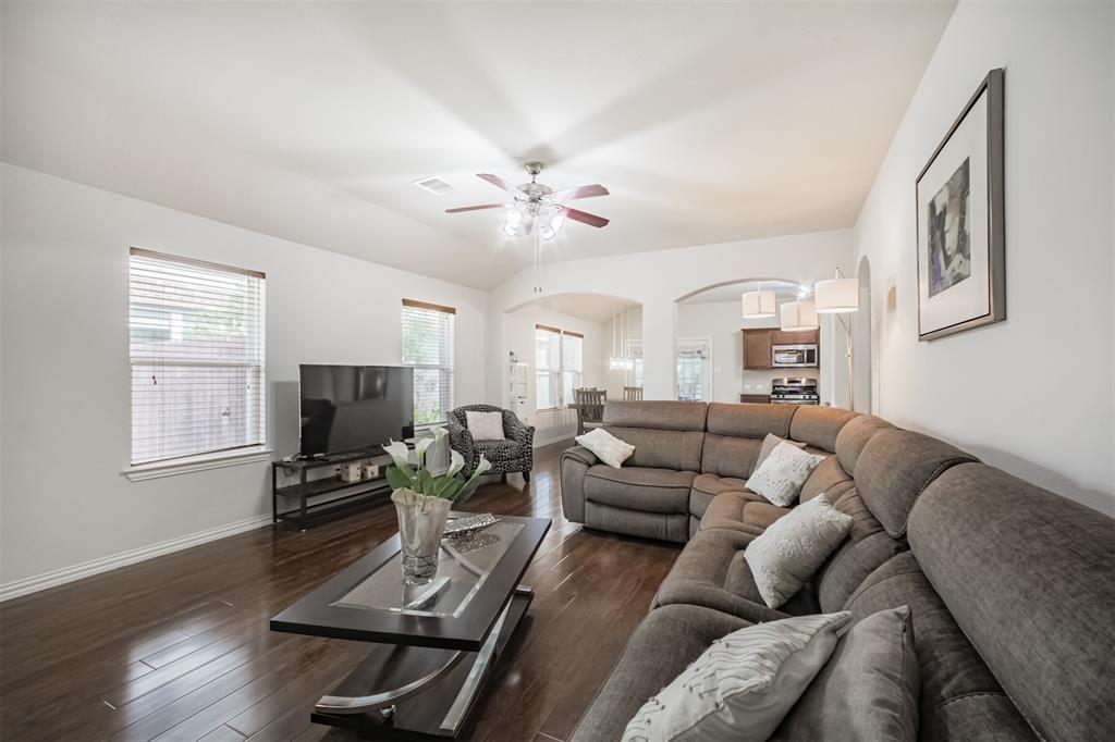 9609 Landon Lake Drive, Pearland, Texas image 4