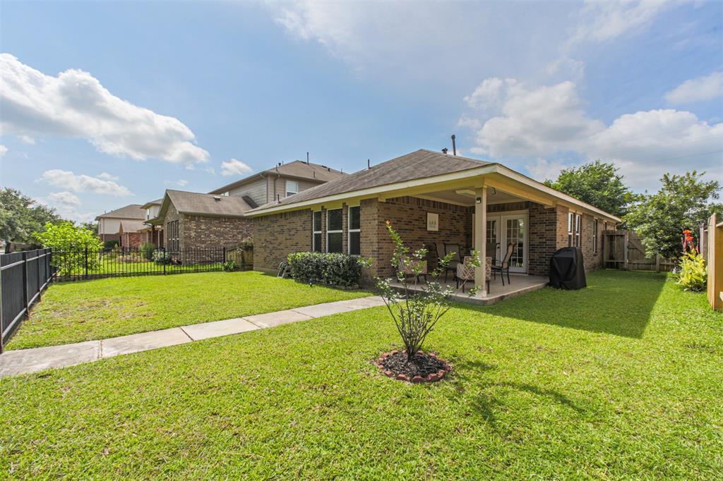 9609 Landon Lake Drive, Pearland, Texas image 23