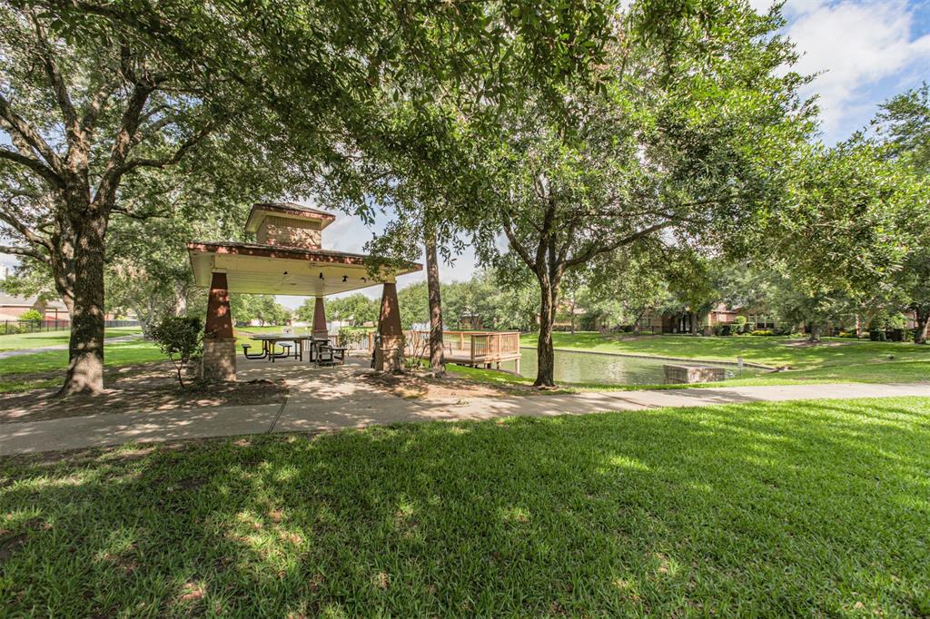 9609 Landon Lake Drive, Pearland, Texas image 31