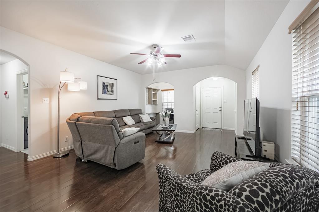 9609 Landon Lake Drive, Pearland, Texas image 5