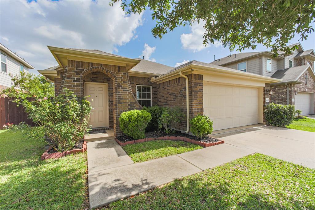 9609 Landon Lake Drive, Pearland, Texas image 1