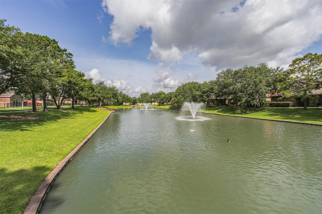 9609 Landon Lake Drive, Pearland, Texas image 27