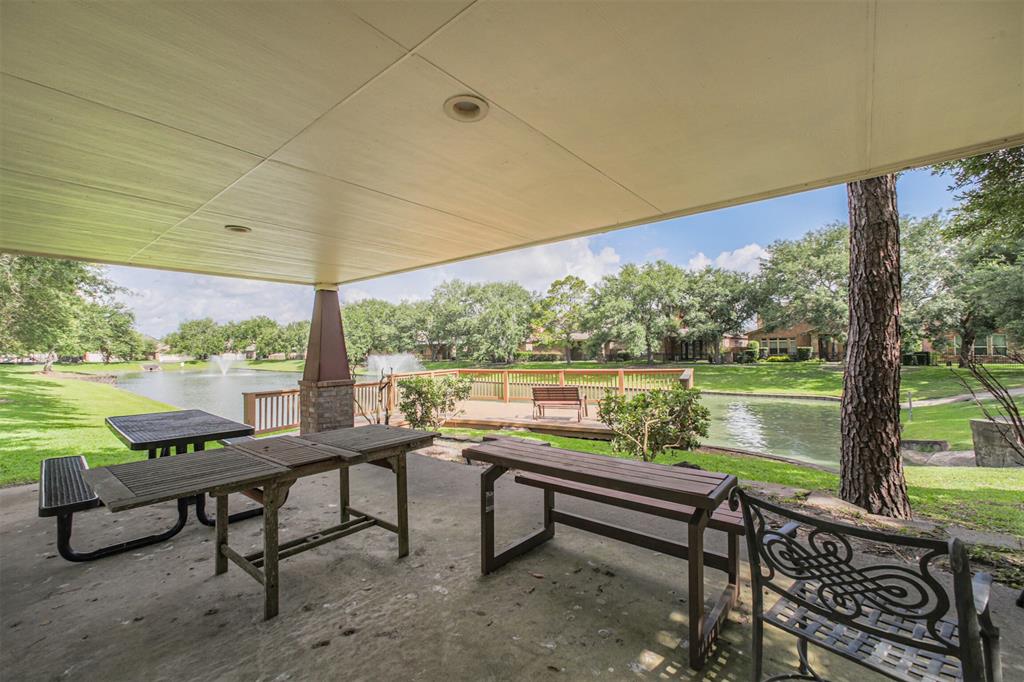 9609 Landon Lake Drive, Pearland, Texas image 30