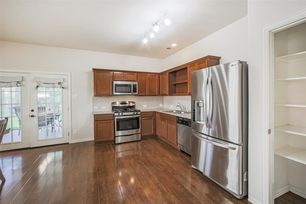 9609 Landon Lake Drive, Pearland, Texas image 7