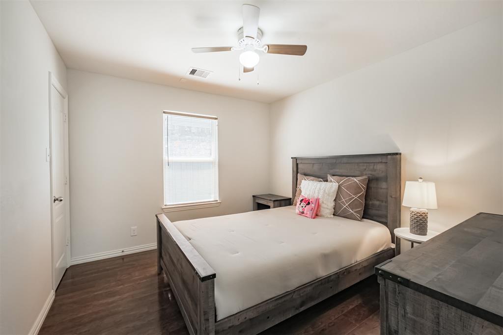 9609 Landon Lake Drive, Pearland, Texas image 18