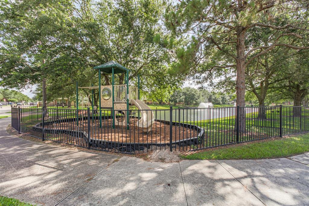 9609 Landon Lake Drive, Pearland, Texas image 28
