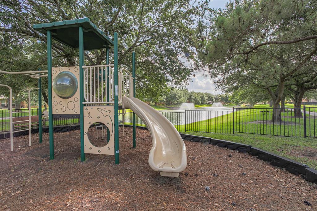 9609 Landon Lake Drive, Pearland, Texas image 29