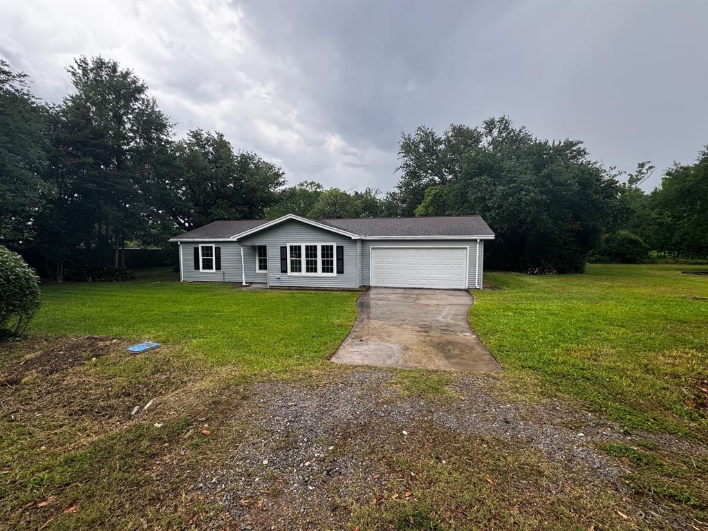 512 N Inwood Drive, Bridge City, Texas image 2