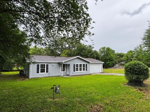 Photo of 512 N Inwood Drive, Bridge City, TX 77611 (MLS # 11801668)