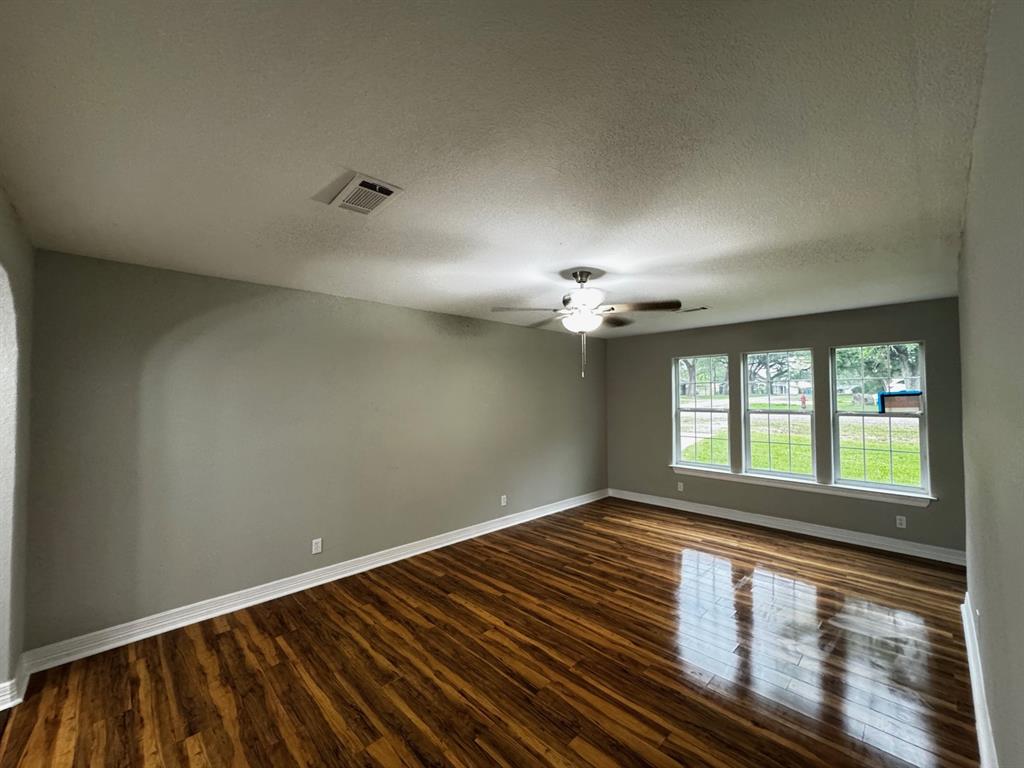 512 N Inwood Drive, Bridge City, Texas image 5