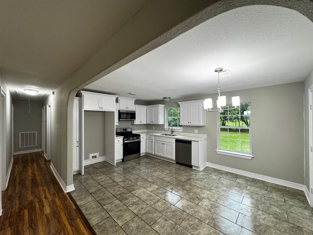 512 N Inwood Drive, Bridge City, Texas image 8