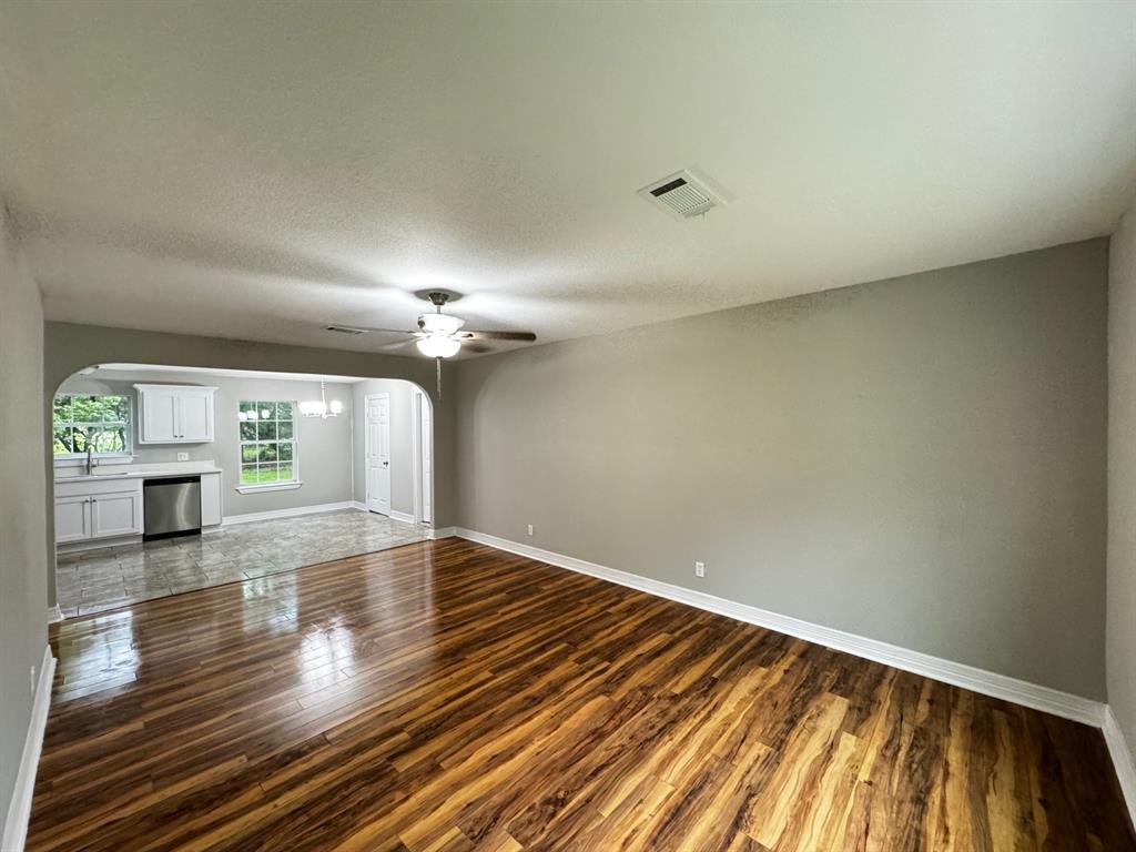 512 N Inwood Drive, Bridge City, Texas image 4