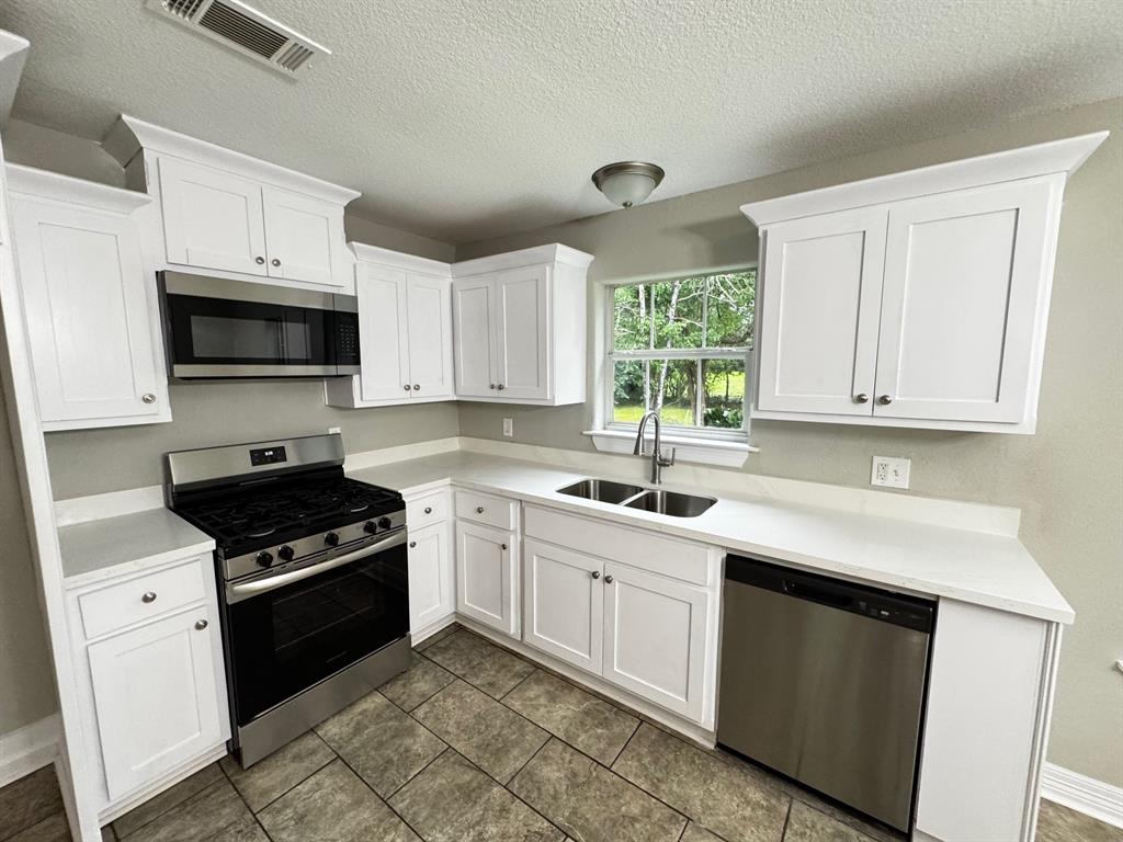 512 N Inwood Drive, Bridge City, Texas image 10