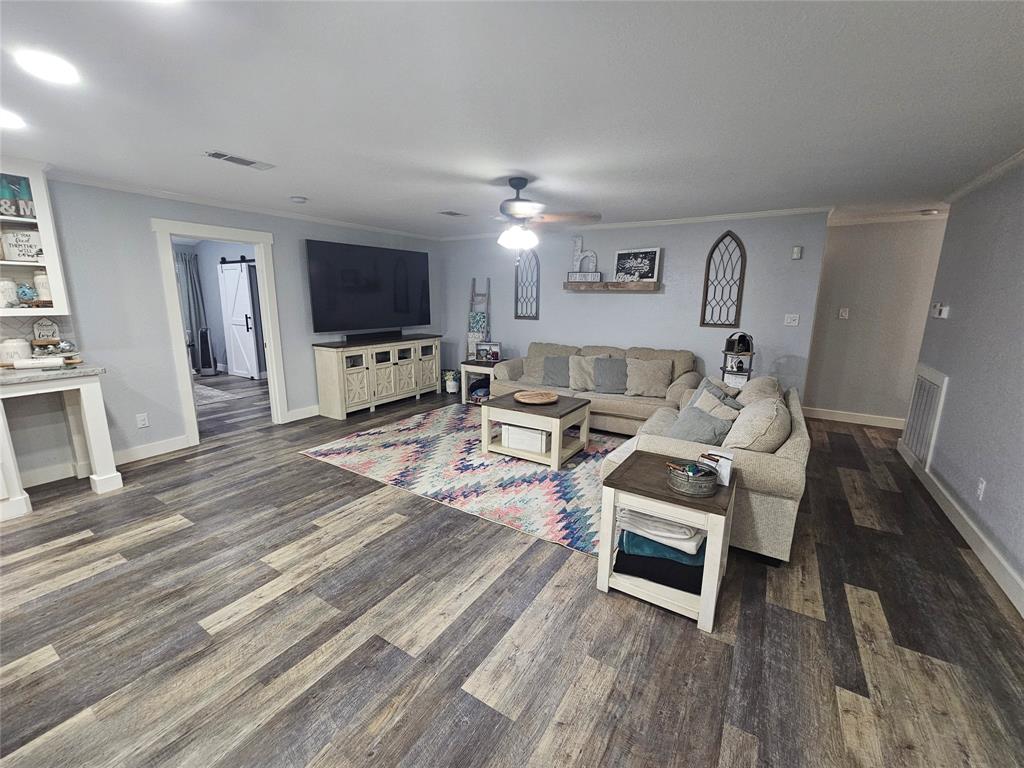 1610 Marilyn Street, Alvin, Texas image 6