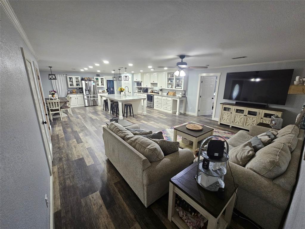 1610 Marilyn Street, Alvin, Texas image 7