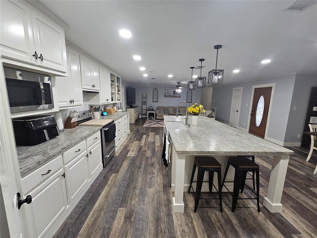 1610 Marilyn Street, Alvin, Texas image 10