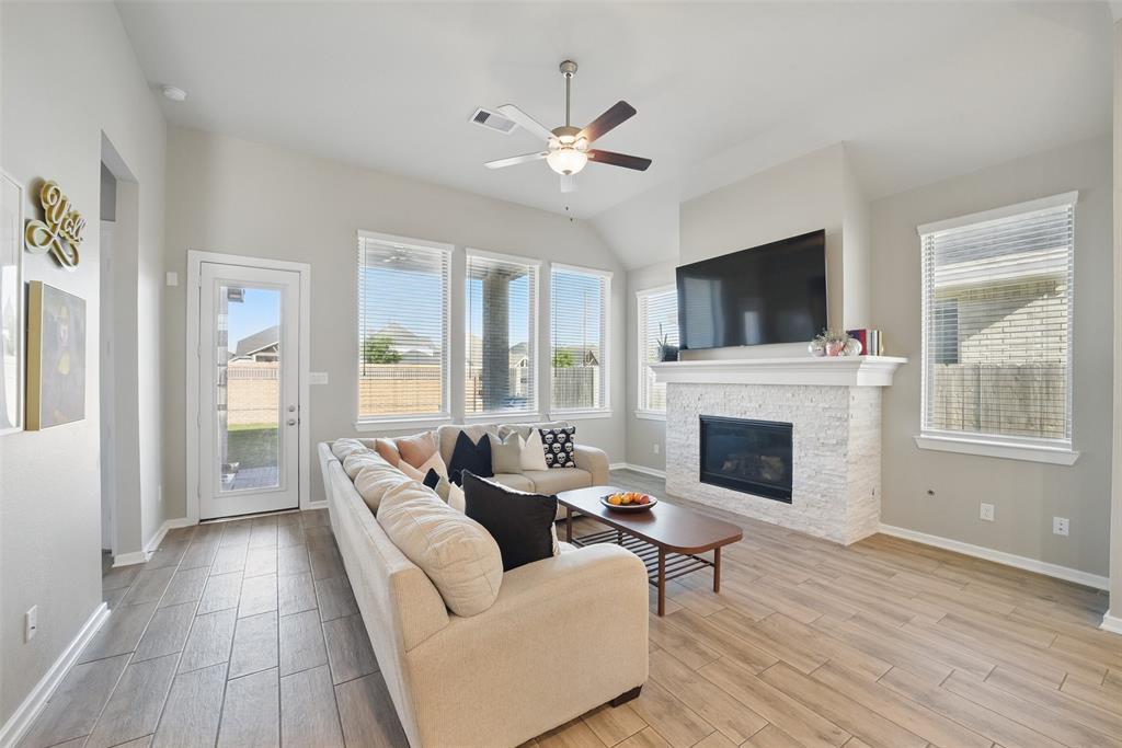7323 Perching Hawk Trail, Katy, Texas image 4