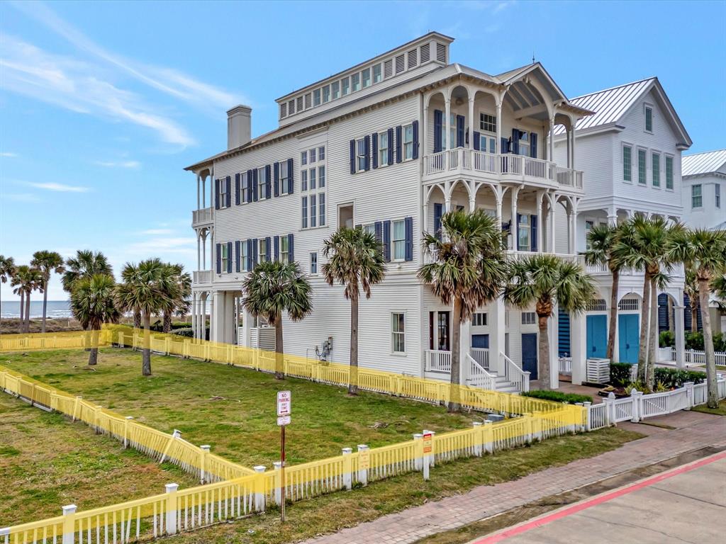 2729 E Seaside Drive, Galveston, Texas image 4