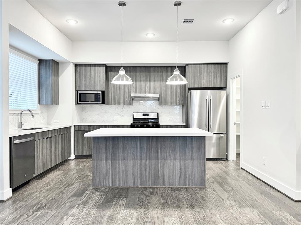 5815 Fairdale Lane #E, Houston, Texas image 2