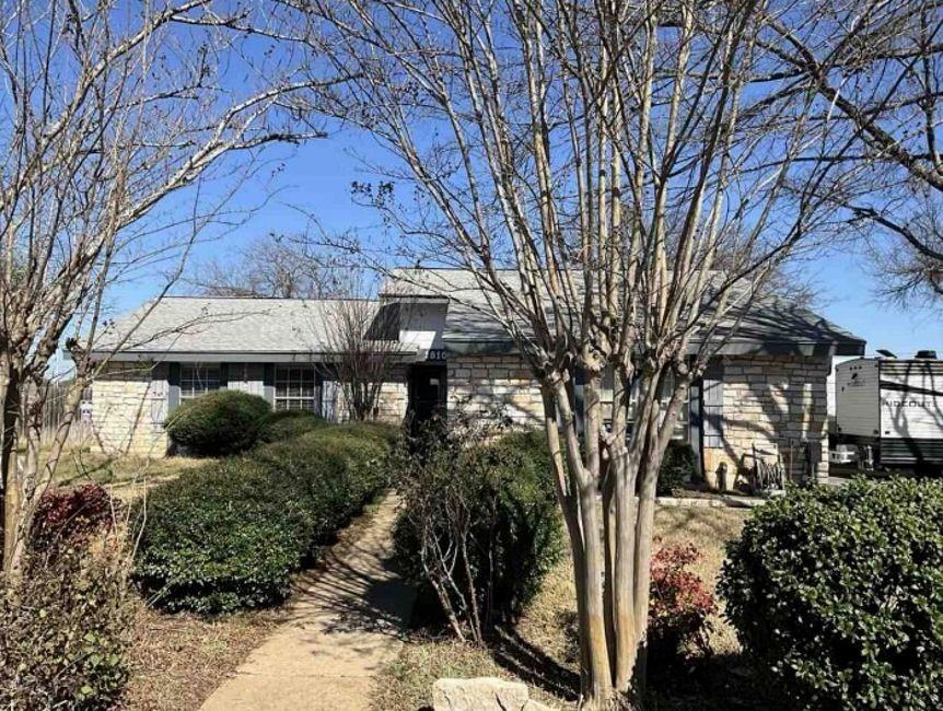 1810 S West Drive