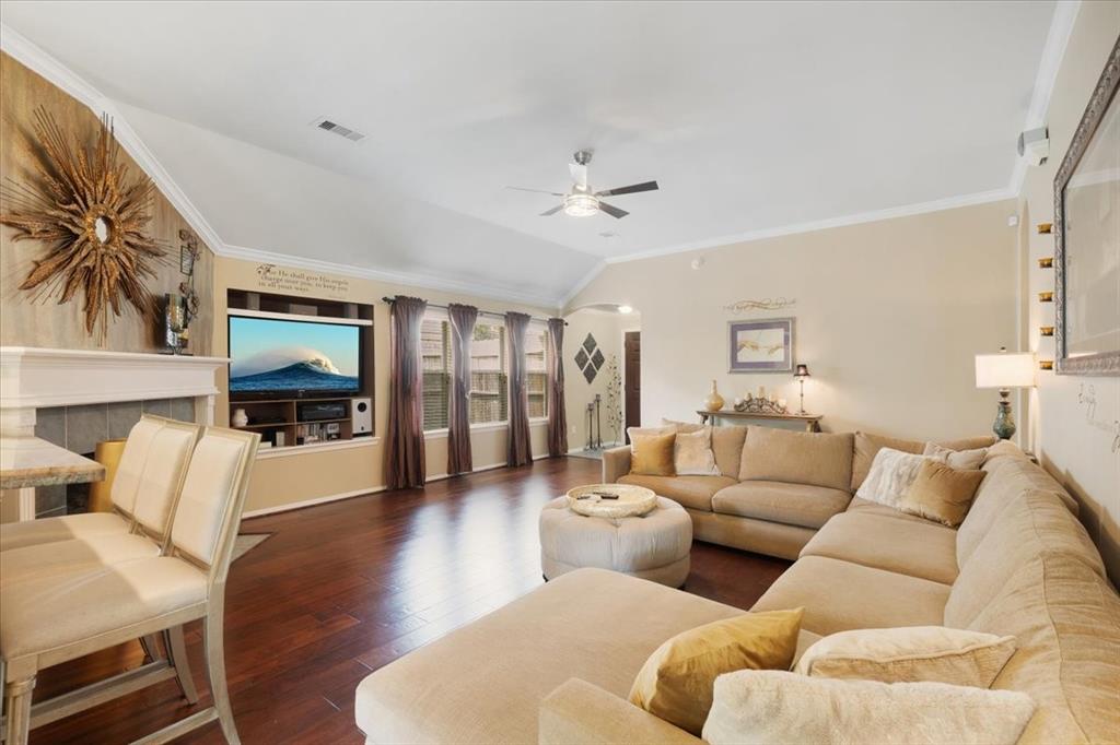 1018 Brazos Court, League City, Texas image 4