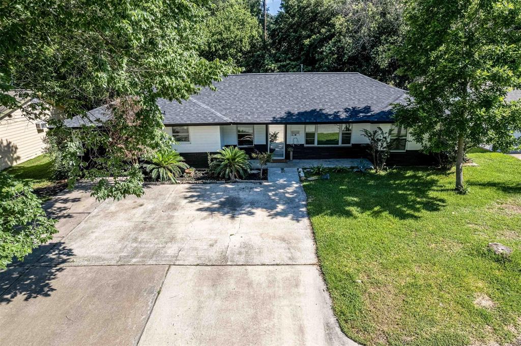 608 W Lobit Street, Baytown, Texas image 7