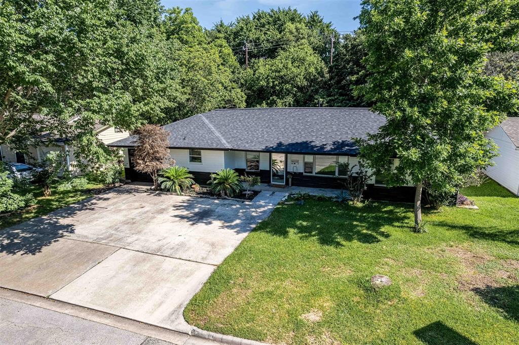 608 W Lobit Street, Baytown, Texas image 1