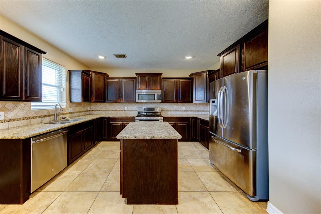14022 Martinique Lane Lane, Mont Belvieu, Texas image 12