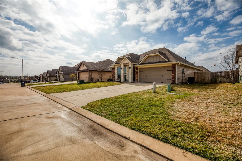 1004 Rootstock Road, Brenham, Texas image 3