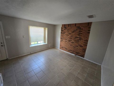 Photo of 7045 Chasewood Drive, Houston, TX 77489 (MLS # 21922348) Photo of 7045 Chasewood Drive, Houston, TX 77489 (MLS # 21922348)