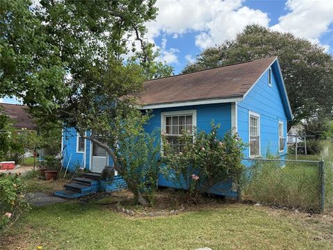 Photo of 1410 N Gulf Boulevard, Freeport, TX 77541 (MLS # 9116645) Photo of 1410 N Gulf Boulevard, Freeport, TX 77541 (MLS # 9116645)