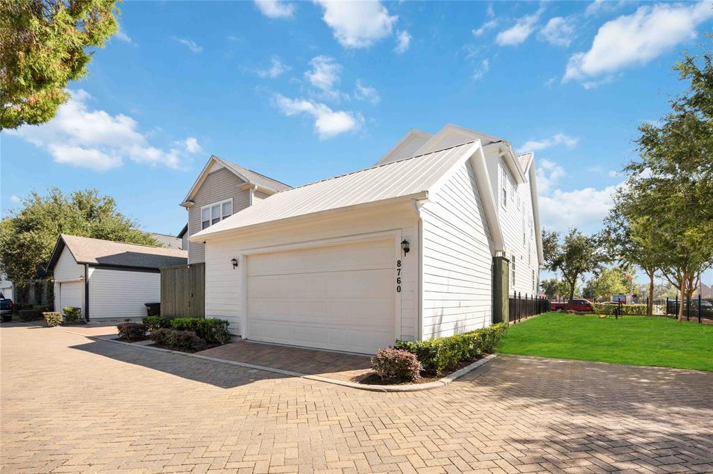 8760 Kempwood Drive, Houston, Texas image 24