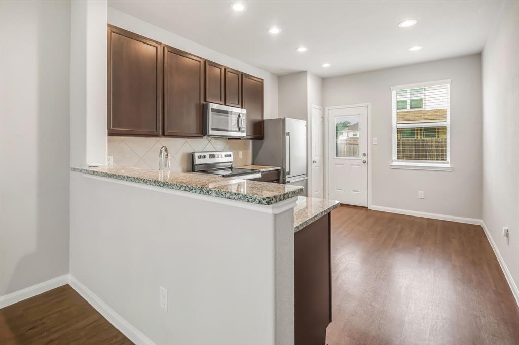 996 Marquis Drive, Bryan, Texas image 4