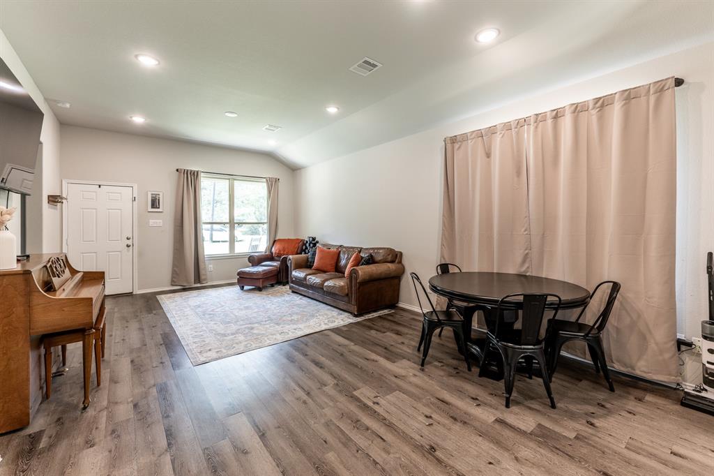 1023 Columbia River Road
